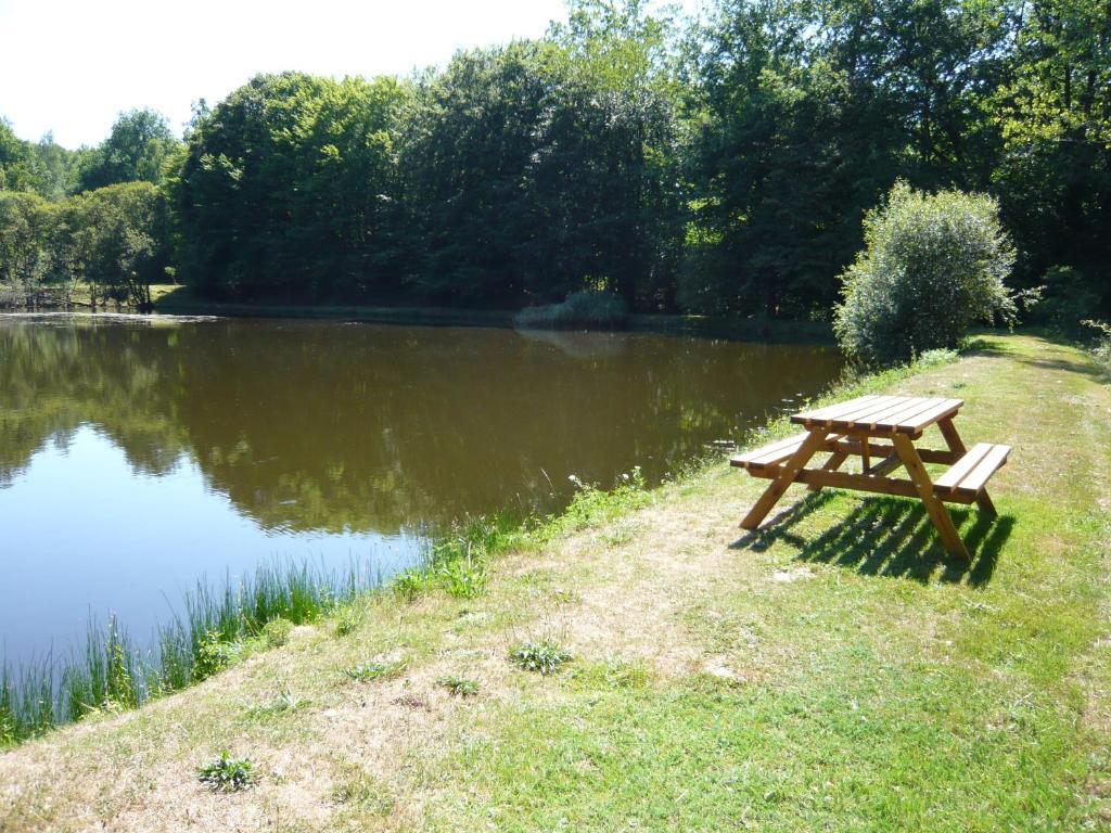 Lakeside Bed And Breakfast Payzac  Eksteriør billede